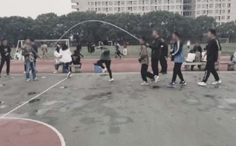 《操场上》说课稿