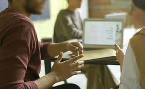 ������Ⱥ����ͬ�µĻ�ӭ��