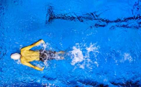 ��200���˶�Ա���͸巶�ģ���ѡ10ƪ��